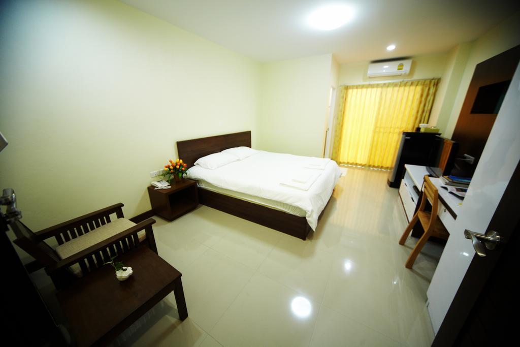 Central Place Serviced Apartment Chonburi Room photo