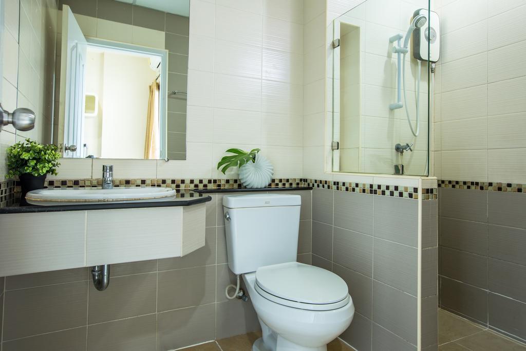 Central Place Serviced Apartment Chonburi Exterior photo