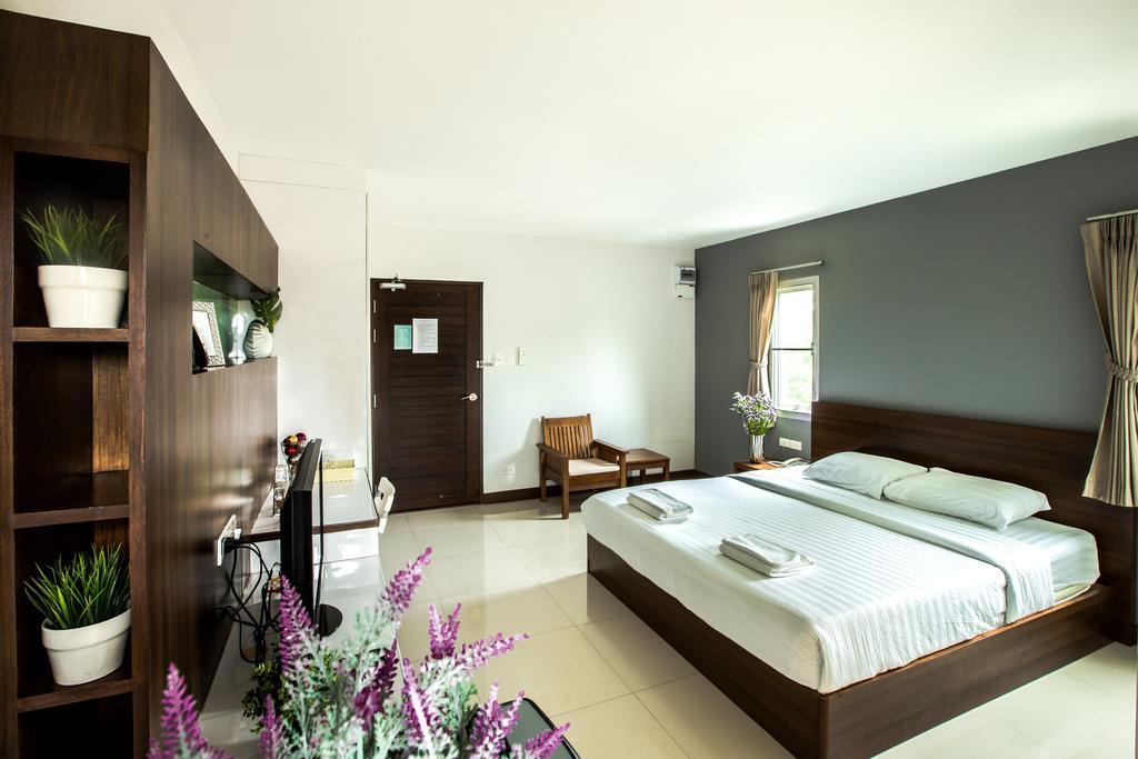 Central Place Serviced Apartment Chonburi Exterior photo