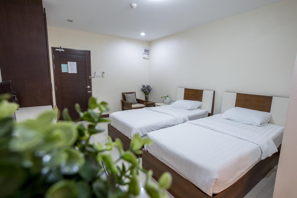 Central Place Serviced Apartment Chonburi Exterior photo